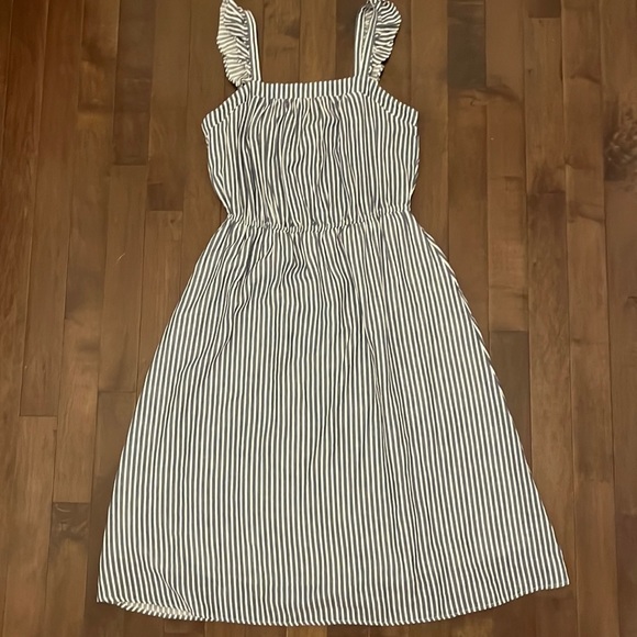 SOLD-Old Navy white and navy striped midi dress with flutter straps - Picture 6 of 6
